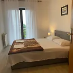 Mira *